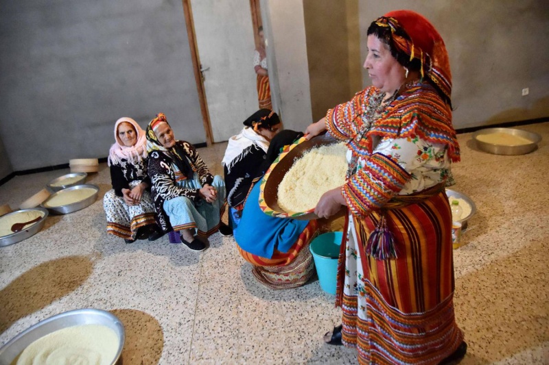 بالصور ..  أقصر طريق لجذب السائح معدته