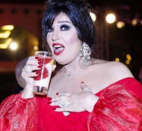 بالصور .. "فيفي عبدو" تشعل السوشيل ميديا بمجموعة فساتين حمراء 