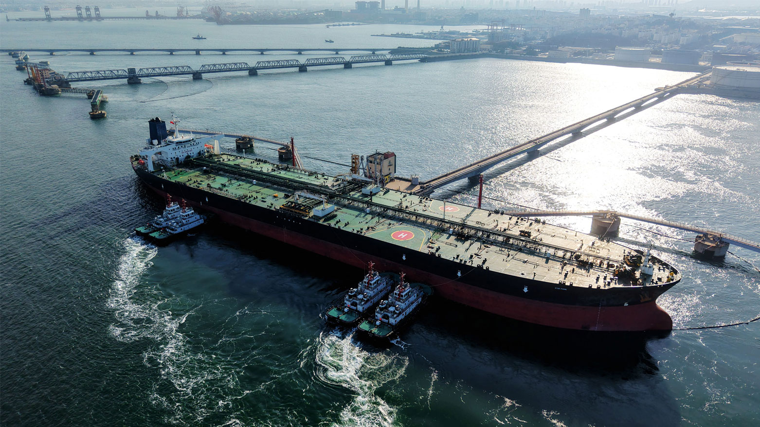 انخفاض أسعار النفط بأكثر من 5%