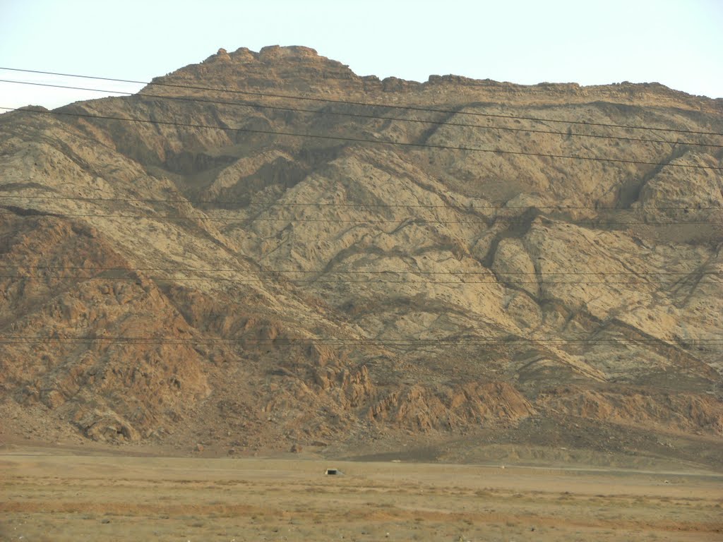 وفاة شخص سقط عن قمة جبل في العقبة