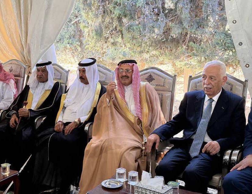 مندوبا عن الملك وولي العهد ..  العيسوي يعزي قبيلة الدعجة بوفاة العقيد نايف عليان الحربان  