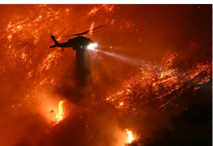 لوس أنجليس  ..  سباق مع الزمن لإطفاء الحرائق قبل وصول رياح تزيد انتشارها