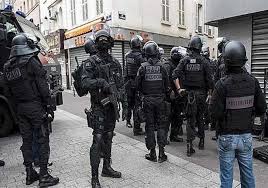 فرنسا : مقتل "قس" في عملية احتجاز رهائن من قبل مسلحين