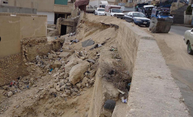 الطفيلة :انهيار أحد جانبي طريق يشكل خطورة على مستخدميه