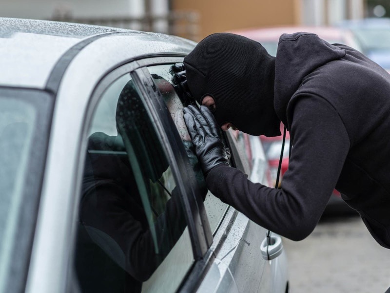 مصر : سرقة 20 الف دولار من سيارة نائب خلال وجوده في فندق فاخر