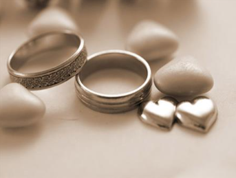 تحدثت عن أخوات زوجي بأسلوب سيئ فطردني زوجي!