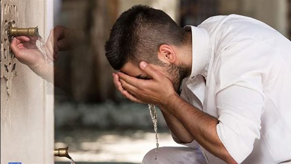 عندما أقوم للوضوء أو أقف الصلاة تحضر الوساوس .. ما العمل؟