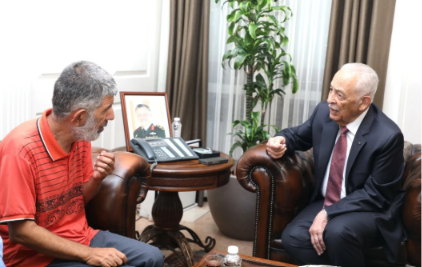 من مصافحة عابرة في الرمثا إلى ضيف في الديوان الملكي ..  حكاية المواطن أيمن محمد