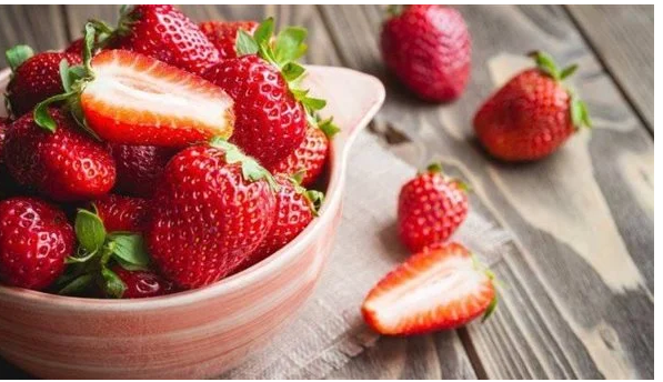 احذر ..  تناول الفراولة بكثرة يصيبك بمرض خطير