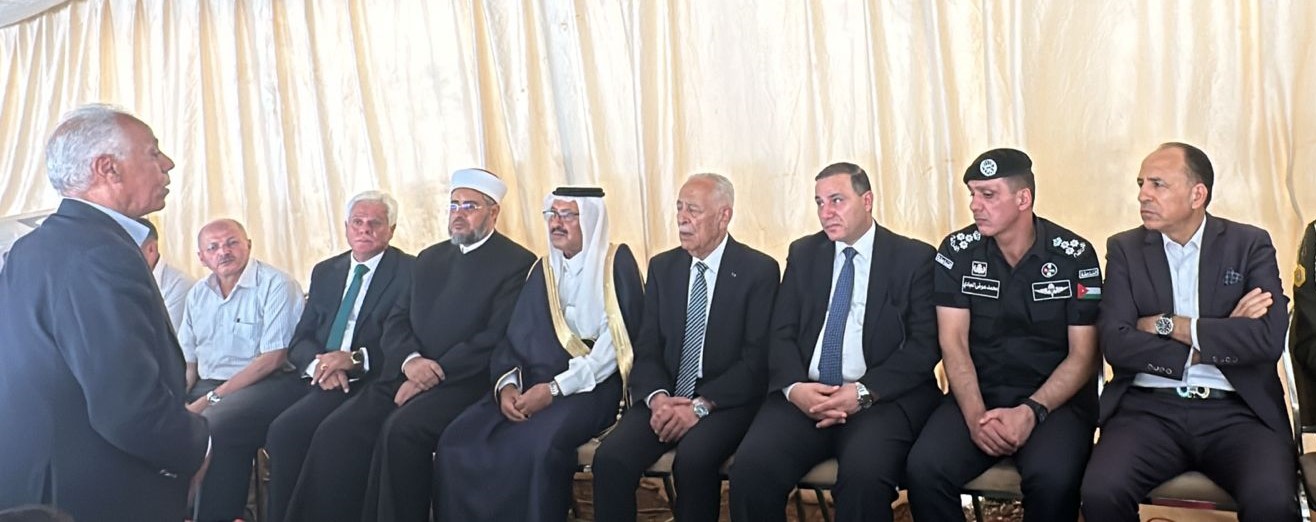 مندوبا عن الملك وولي العهد ..  العيسوي  قبيلة عباد/ العليوات