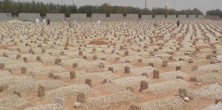 معلومات “خاصة” ..  تدفع مُسنَّين سعوديين إلى نبش قبور في الطائف