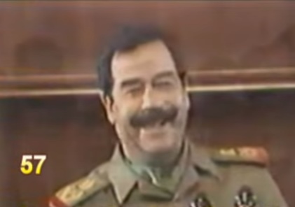 بالفيديو ..  الراحل صدام حسين يكشف عن احد الاشخاص قلد صوته و يتصل بالزعماء العرب