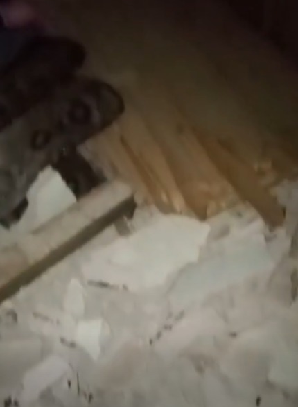 بالفيديو ..  تنمية المفرق تستجيب لحالة إنسانية نشرتها سرايا وتنقل سيدة مسنة من منزل آيل للسقوط إلى سكن بديل