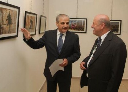 الدبلوماسي الروماني سفينتيش يفتتح معرضه الفوتوغرافي في عمان 