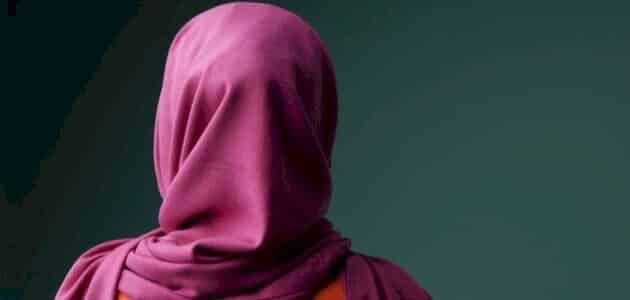 ابنتي العشرينية ترفض ارتداء الحجاب، فكيف نتصرف معها؟