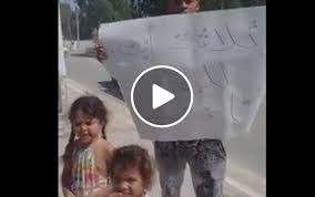 فيديو صادم ..  أب يعرض بناته للبيع علنًا  ..  تفاصيل 