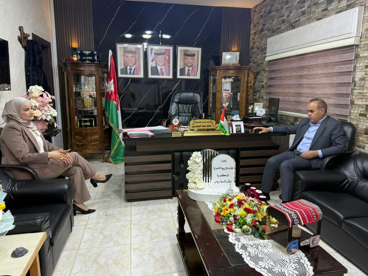 السواريس والمواس يناقشان استراتيجية النظافة والسلامة والامتحانات المحوسبة في مدارس لواء سحاب