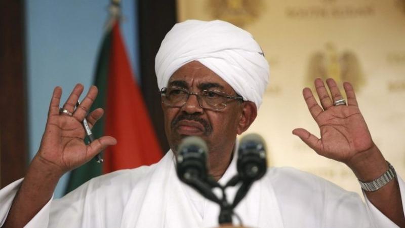 مصادر تؤكد أن عمر البشير لا يزال محتجزا لدى الجيش السوداني