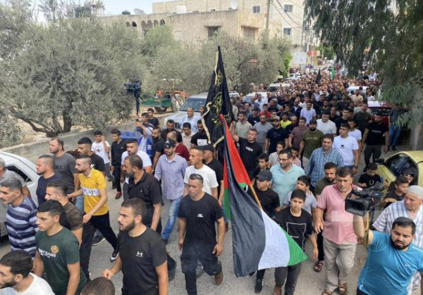 إصابة فَلسطينيين خلال تفريق مسيرات بالضفة وغزة