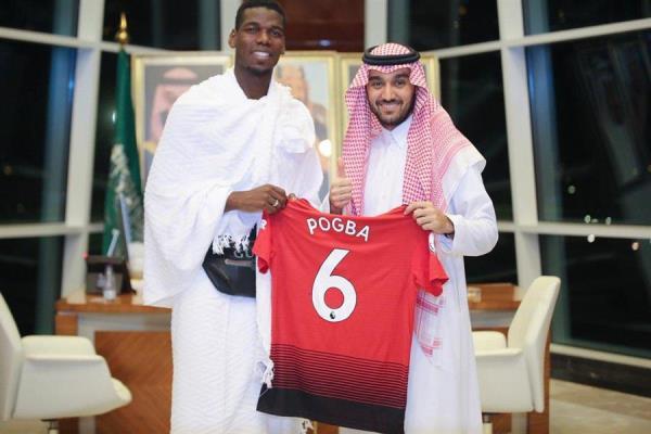 بول بوغبا يؤدي مناسك العمرة بدعوة من السعودية 