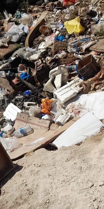 بالفيديو ..  مكرهة صحية تؤرق المواطنين بالقرب من دوار المدينة الصناعية بمادبا 