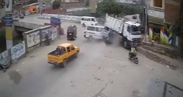 فيديو لـ "حادث سير" مروع في مصر يُدمي القلوب