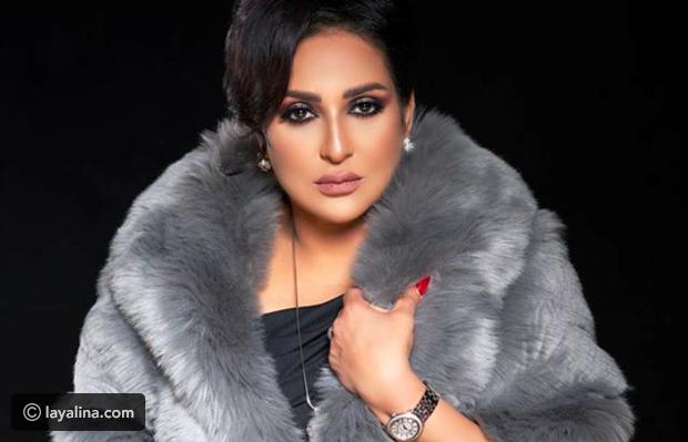 شاهد  ..  فنانة خليجية تشعل موجة غضب ضدها بعد ارتدائها كمامة مرصعة بالكريستال