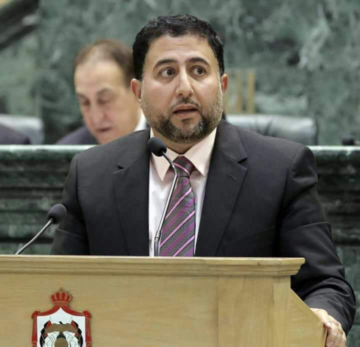 الرقب يدعو الحكومة الى إعادة النظر بمنح وقروض الطلبة