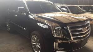 موظفي يسير 23 كم حتى لا يتأخر عن العمل ..  والمدير يكافئه بسيارة