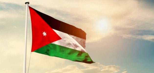 يوم العلم ..  رمزية 100 عام لراية الأردن التي لن تكسر