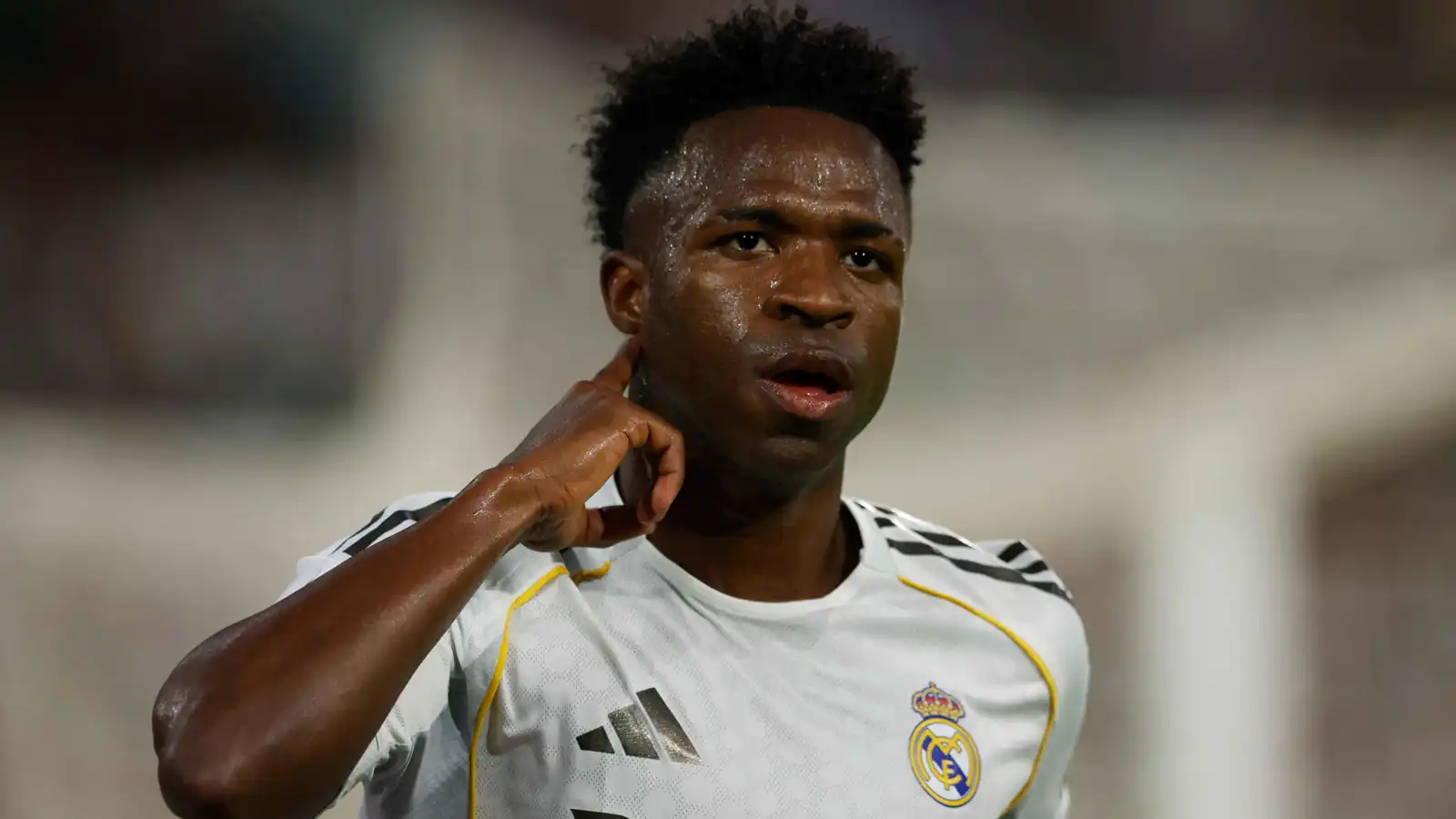 مفاجأة ..  فينيسيوس يدفع راتبه مع ريال مدريد "من جيبه"