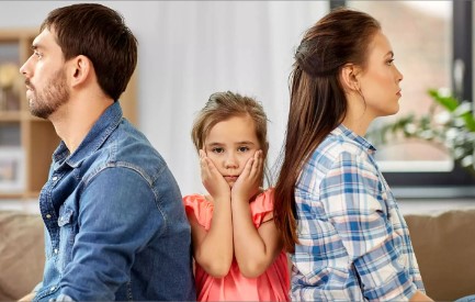 كيف أتصرف لحل المشاكل بين أمي وزوجتي؟
