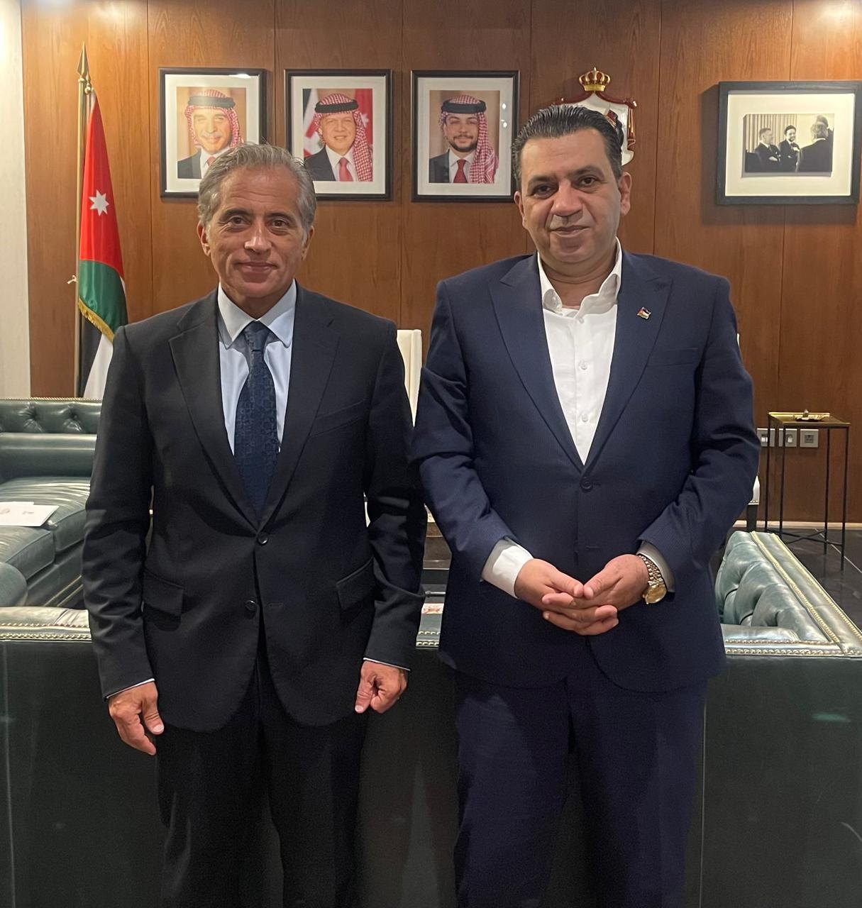 "ملفات البطالة والخدمات تتصدر الحوار" ..  لقاء خاص بين رئيس الوزراء الدكتور جعفر حسان والنائب سليمان السعود 