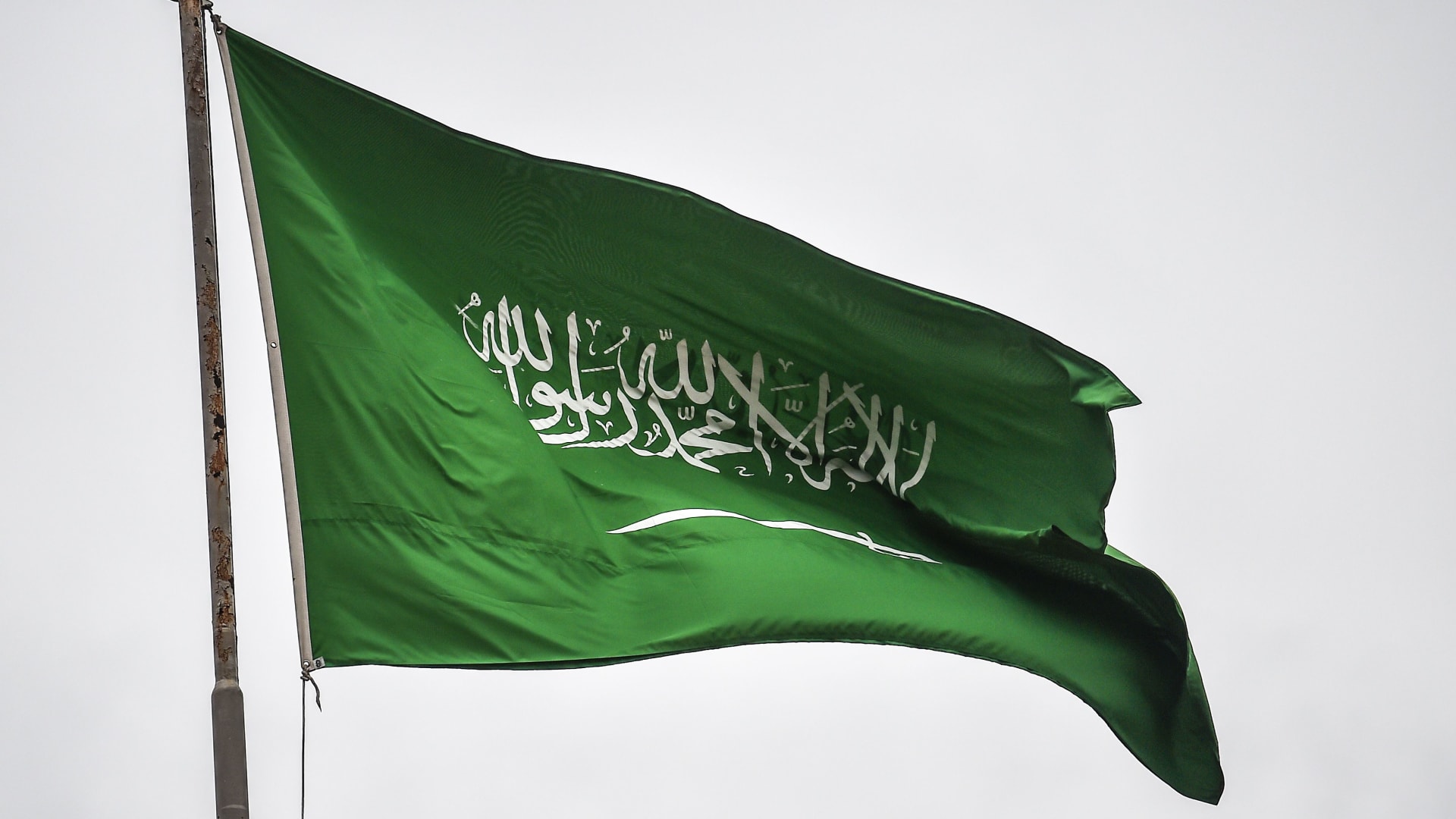 العيسى يوضح الحكم الشرعي لاستعمال الصابون المصنوع من زيت الخنزير ..  فيديو 