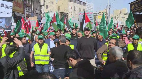 مسيرة من أمام الحسيني في وسط البلد لنصرة الأقصى وفلسطين