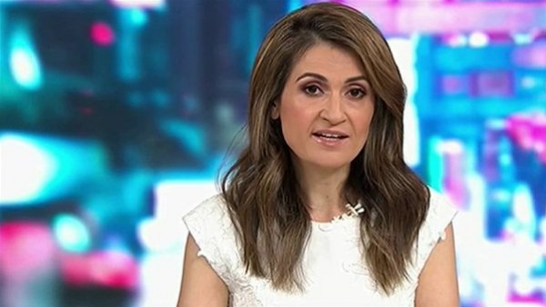 طرد صحافية من مجلس النواب بسبب ملابسها "الفاضحة" ..  شاهد الصورة الصادمة