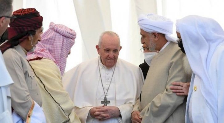 البابا فرنسيس يعود إلى روما بعد زيارة العراق التاريخية