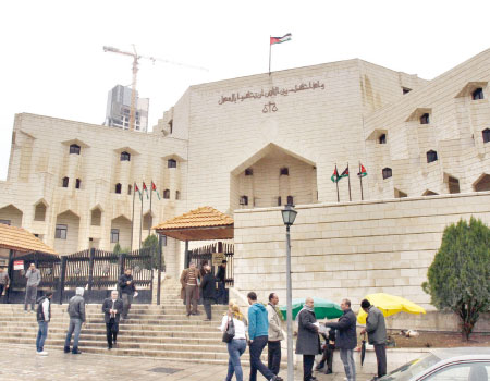 بالأسماء  ..  إخطارات وتبليغات في المحاكم لعدد من المواطنين 