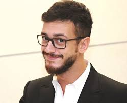 بالفيديو ..   لمجرد يرقص بعد إطلاق سراحه ..  وهذا تعليقه الأول