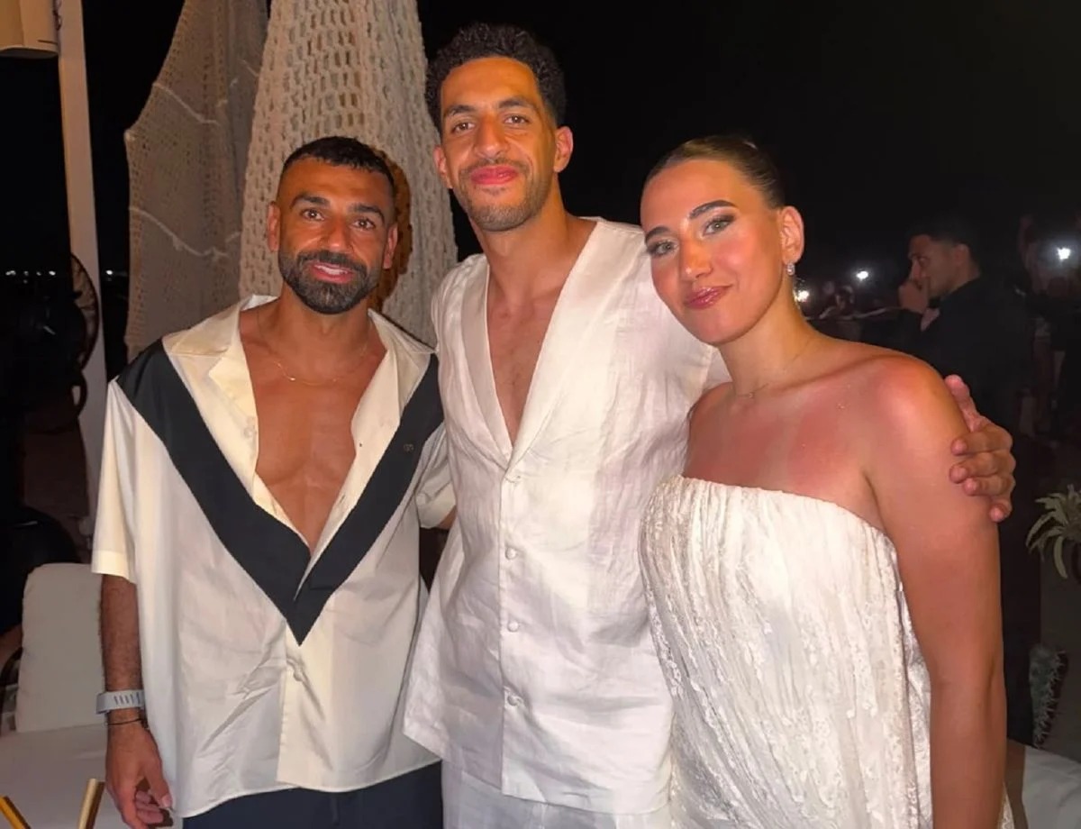 محمد صلاح يشارك مصطفى شوبير فرحته بعقد قرانه على أنغام "يا مصر بتعمليها إزاي" (فيديو)