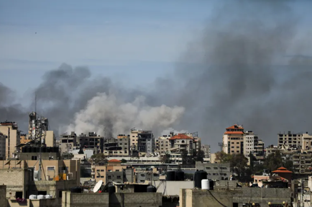 الإعلام الحكومي بغزة: الاحتلال قتل أكثر من 100 شخص وأعدم كوادر طبية بمجمع الشفاء