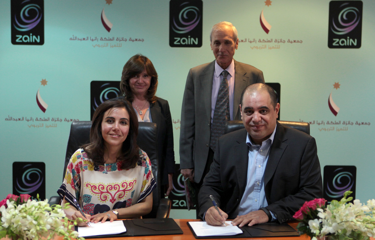 جمعية الجائزة توقع مع شركة "زين" اتفاقية لرعاية حفل إعلان الفائزين في جائزة الملكة رانيا العبدالله للتميز التربوي لعام 2013 
