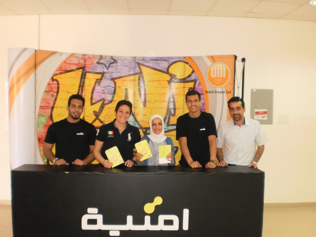 أمنية تزور جامعات الجنوب وتوزع خط خليك طبيعي مجاناً مع بطاقات "يوني كارد"