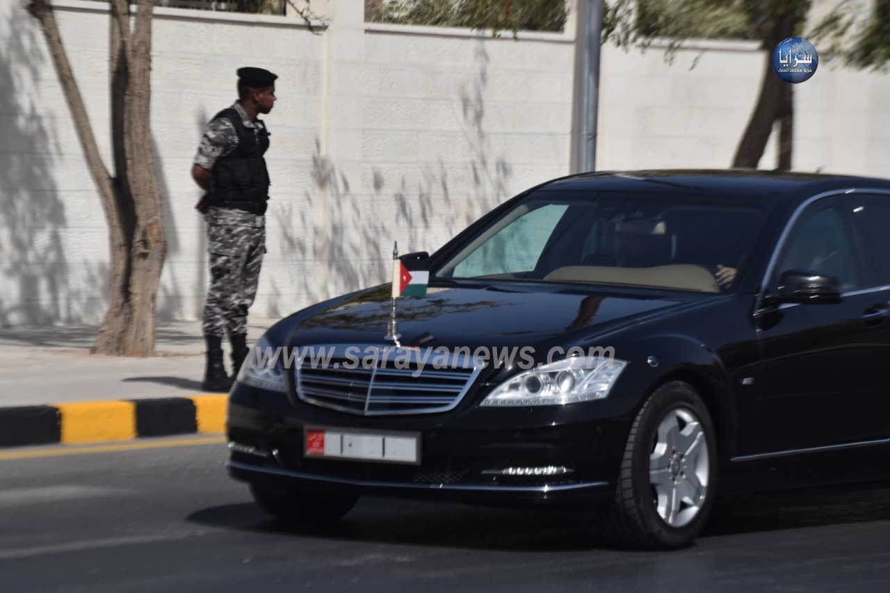  بالفيديو والصور ..  عدسة سرايا تلتقط  لحظة دخول الملك مجلس الامة لالقاء خطاب العرش 