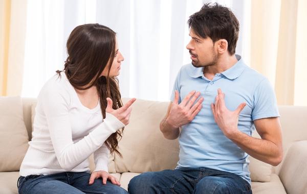 عند وقوع أي مشكلة زوجي لا يعتذر أبدًا حتى لو كان مخطئًا، فما الحل؟