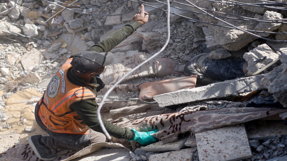 الدفاع المدني بغزة: الاحتلال يمنع طواقمنا من الوصول إلى أي منطقة توجد فيها آلياته