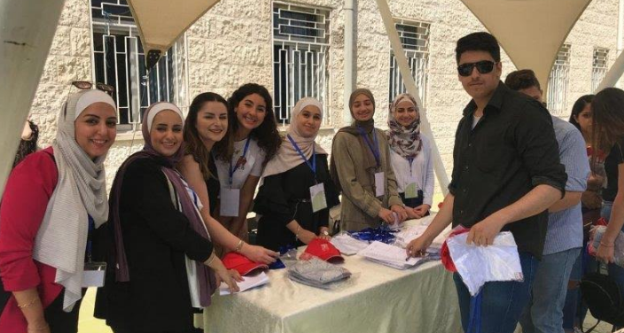 كلية العمارة بجامعة البترا تنظم ورش تدريبية مجانية لطلبة من مدارس عمان