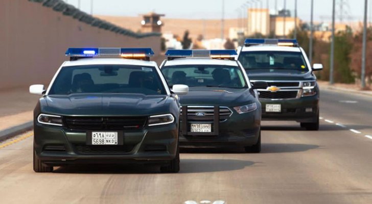 السعودية  ..  شخص يطلق الرصاص على سيارة مدرس ليمــ،ــوت حــ،ــرقا داخلها