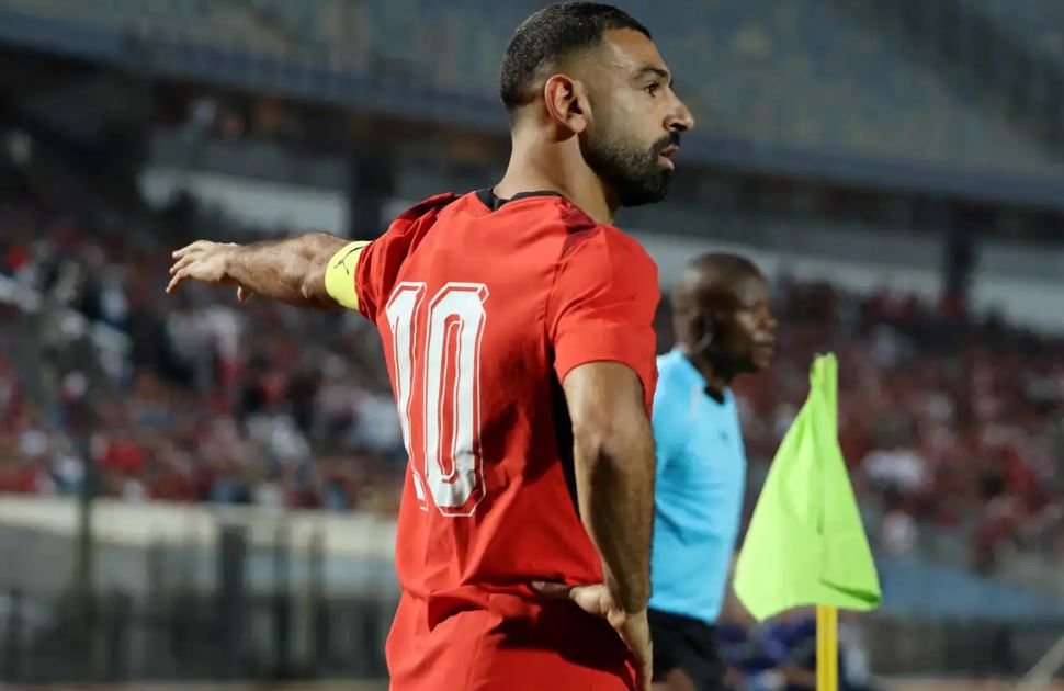 مفاجأة جديدة ..  هل رفض محمد صلاح مرافقة المنتخب بسبب "ليل"؟  