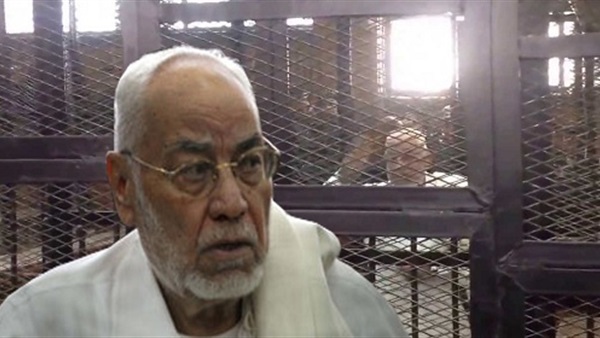 الداخلية المصرية تمنع عائلة "محمد مهدي عاكف" من الصلاة عليه في المساجد أو اقامة بيت عزاء
